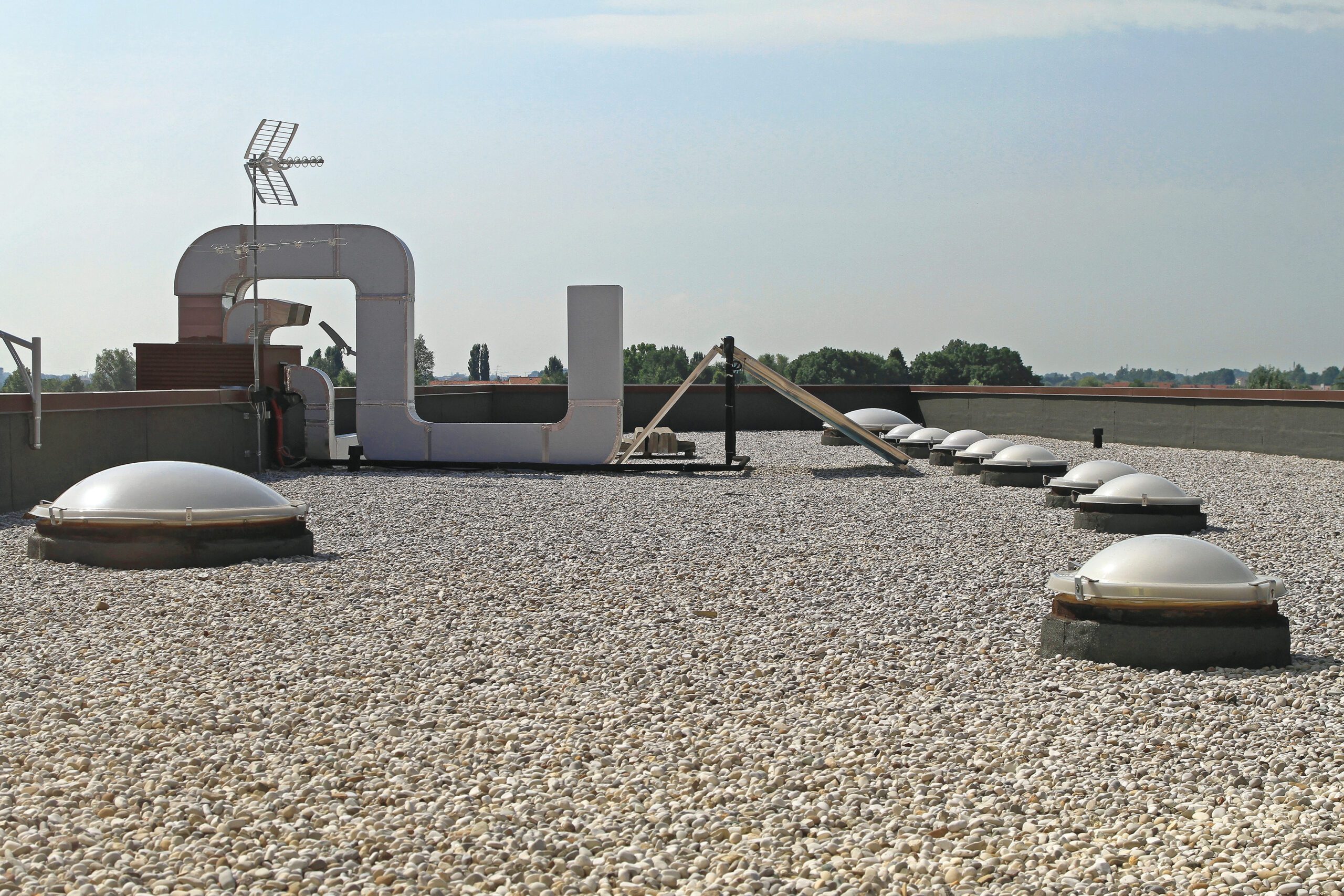Gravel Flat Roof commercial roofing; preventing commercial roofing problems